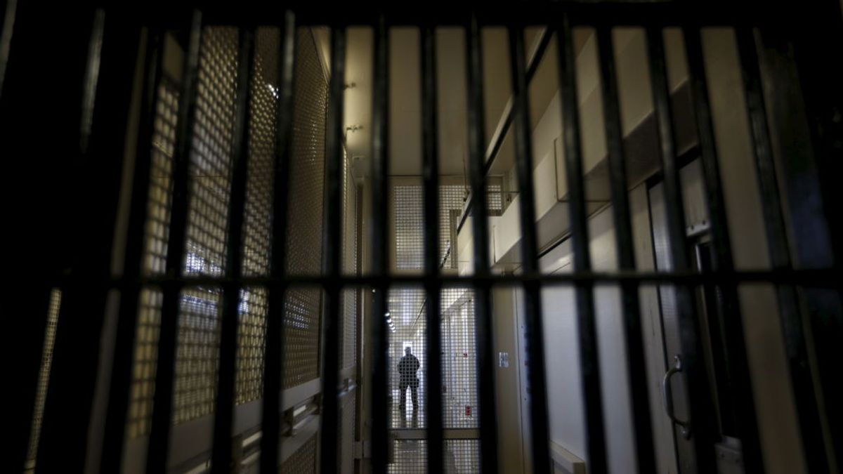 Un preso de Navalcarnero arranca de un mordisco la oreja a un funcionario de prisiones