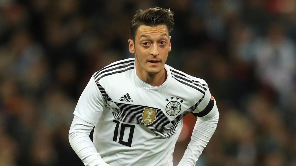 Özil renuncia a la selección alemana por sentir racismo y falta de respeto tras su foto con Erdogan