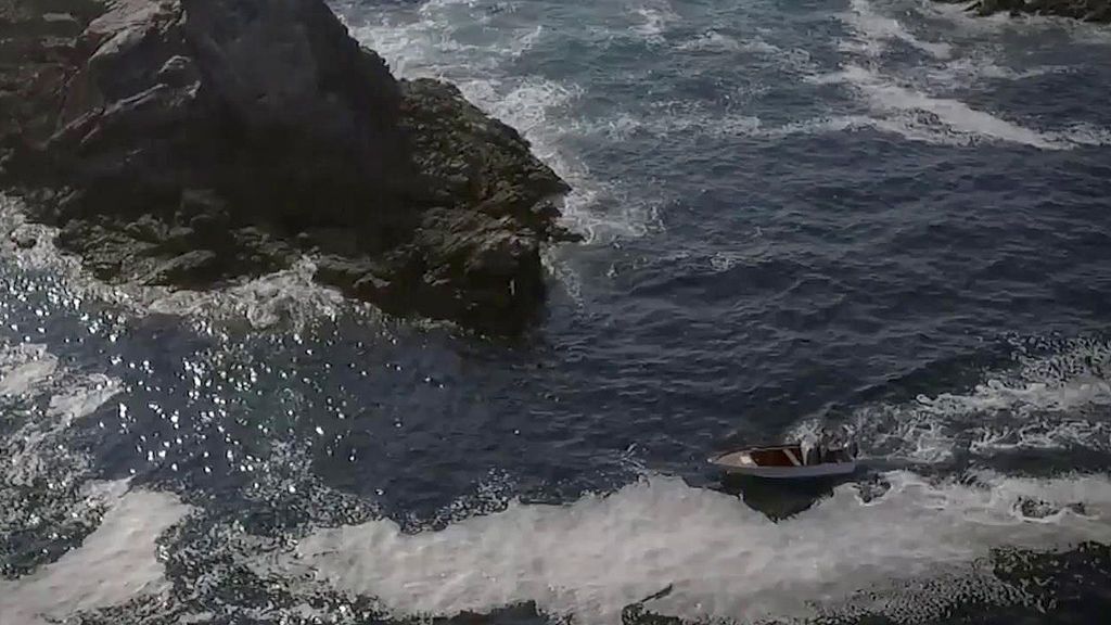 Hartos, los percebeiros de Cangas utilizan drones contra los mariscadores furtivos