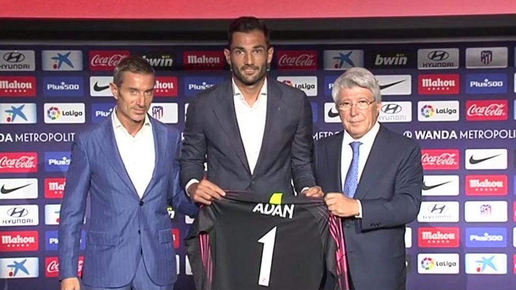 Adán desembarca en el Atlético de Madrid luciendo el número uno en su espalda