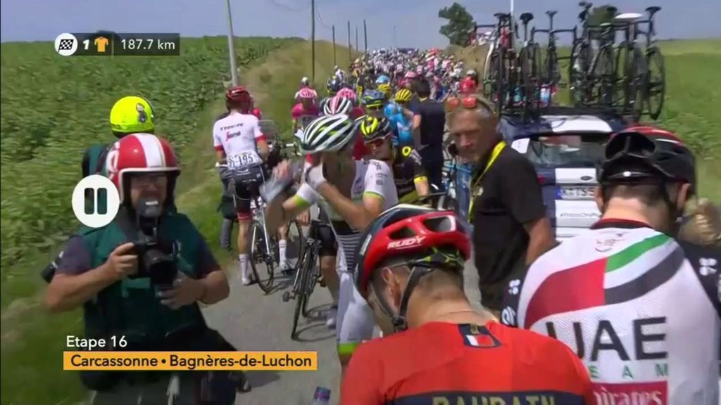 Imagen surrealista en el Tour: boicot al Tour de Francia en plena carrera