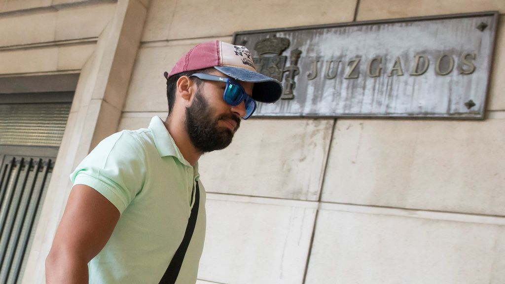 La Audiencia de Navarra mantiene la libertad provisional para el guardia civil de La Manada La Audiencia de Navarra mantiene la libertad provisional para el guardia civil de La Manada