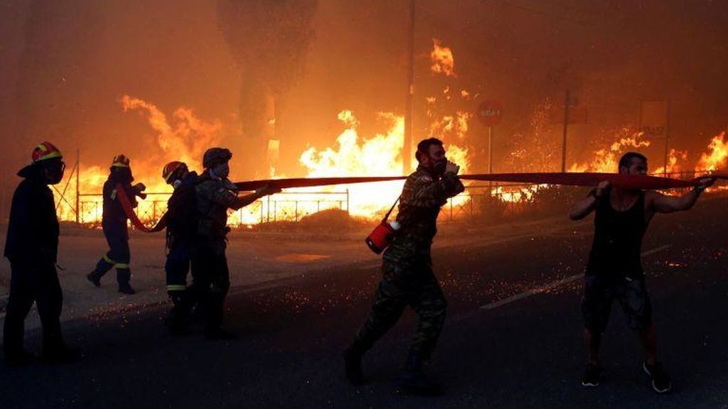 Grecia, arrasada por los incendios que ya han causado más de 70 muertos