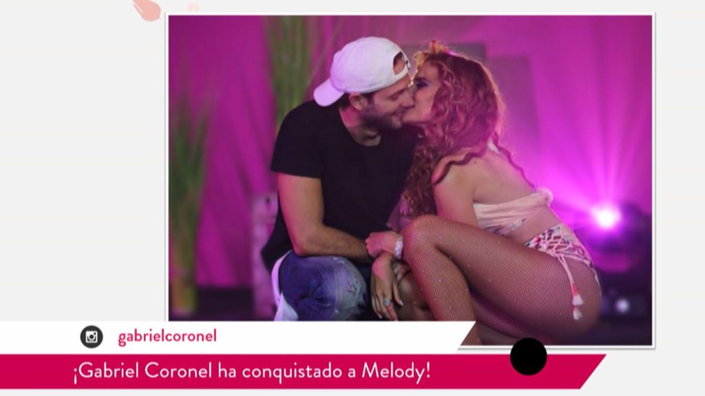 MARTES 24 MELODY ENAMORADA