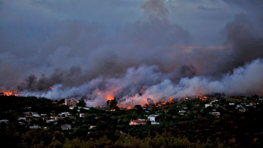 Ya son 24 los muertos y más de un centenar los heridos por los incendios registrados cerca de Atenas