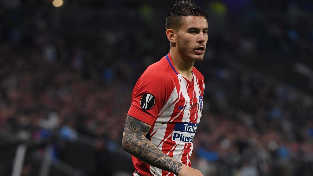 Lucas Hernández hace del Betis a su hijo: el pequeño Martín recibe de regalo la camiseta verdiblanca