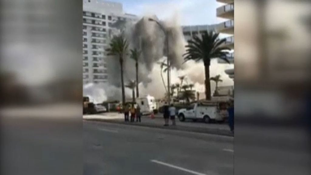 Un edificio de 12 plantas se desploma en Florida y deja un herido