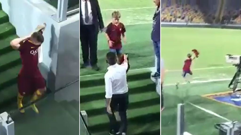 Un niño se lleva el aplauso de todo el estadio con su reacción al conseguir la camiseta de su ídolo