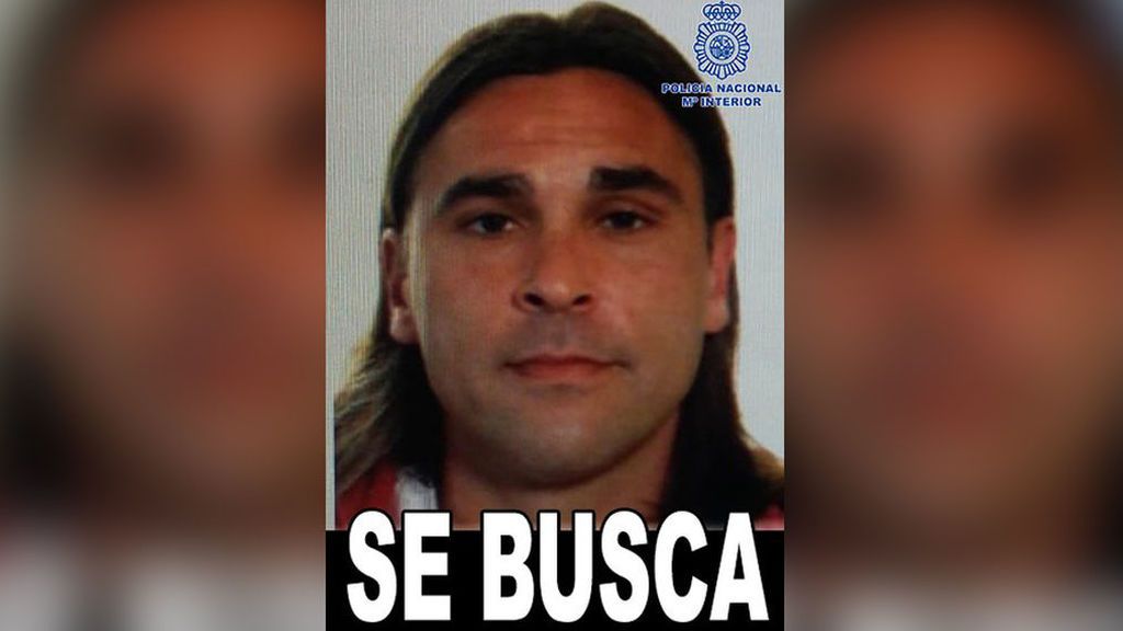 Condenado por violaciones y asesinato: El preso fugado de 'El Dueso' podría estar con su novia