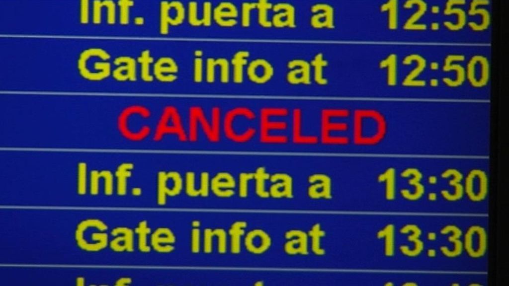 Cancelaciones de última hora aumentan la indignación contra Ryanair