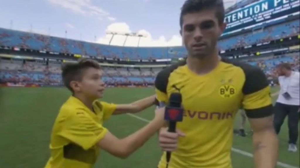 Pulisic se enfrenta a la seguridad para defender a un niño que quería una foto con él