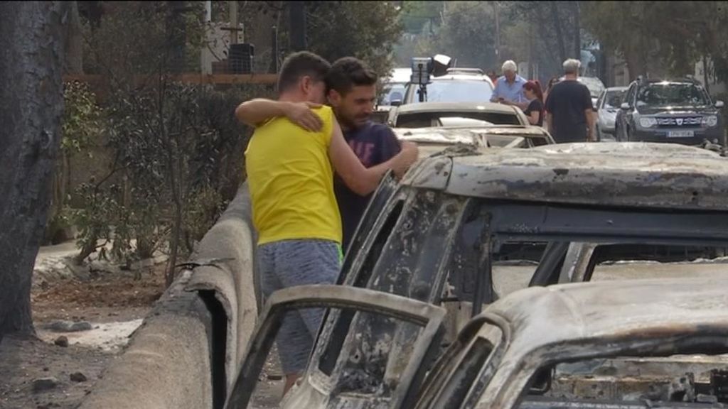Grecia se vuelca en la búsqueda de los desaparecidos en los incendios