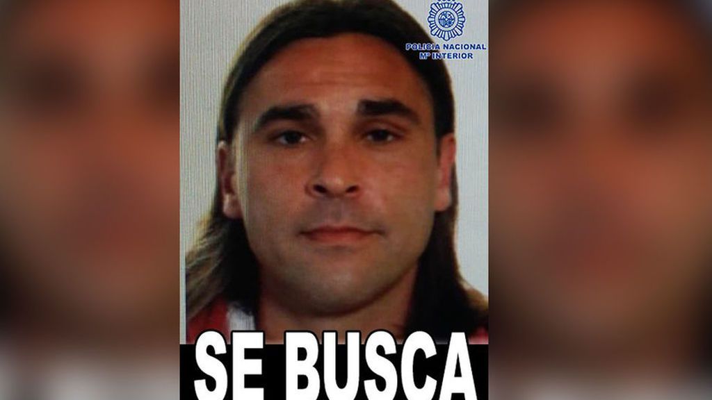 Condenado por violaciones y asesinato: El preso fugado de 'El Dueso' podría estar con su novia
