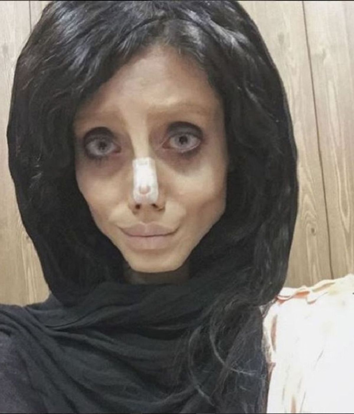 Sahar Tabaar, la joven apodada en Instagram como 'Angelina Jolie zombie'