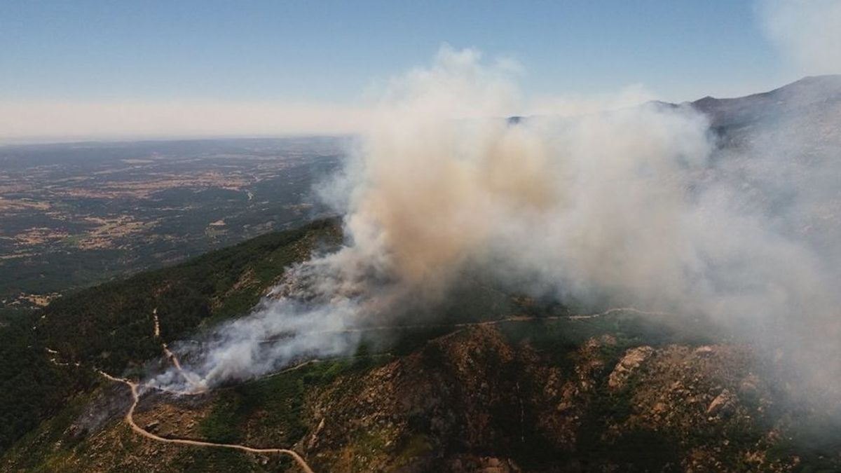 Fallecida una persona en las labores de extinción de un fuego en Casavieja, Ávila