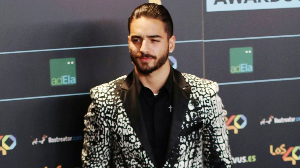 Maluma genera polémica tras compartir una fotografía en la cama con siete mujeres