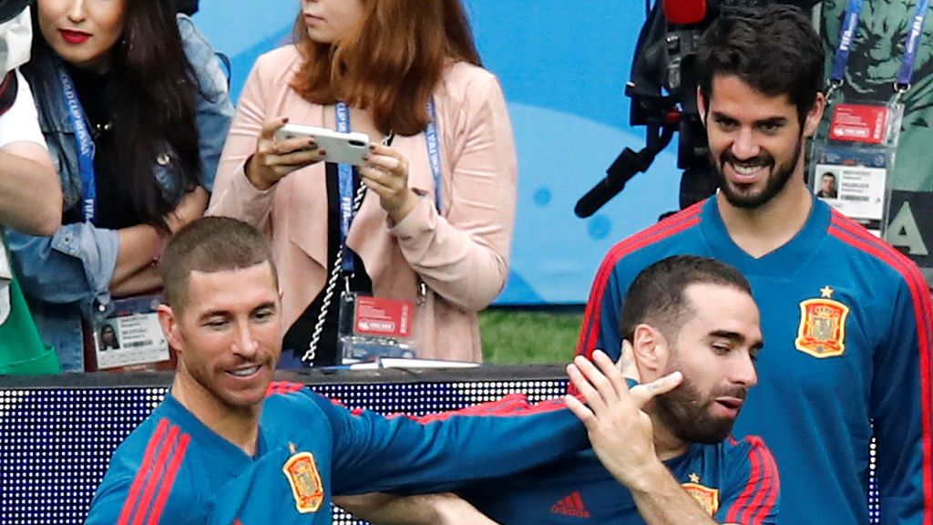 El vacile de Ramos y Achraf a Carvajal tras su última foto: "Deja de apretar y respira un poco" 😂💪