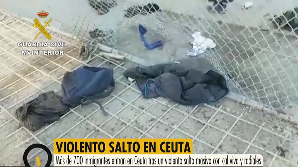 600 inmigrantes saltan la valla de Ceuta y agreden con cal viva a cuatro guardias civiles