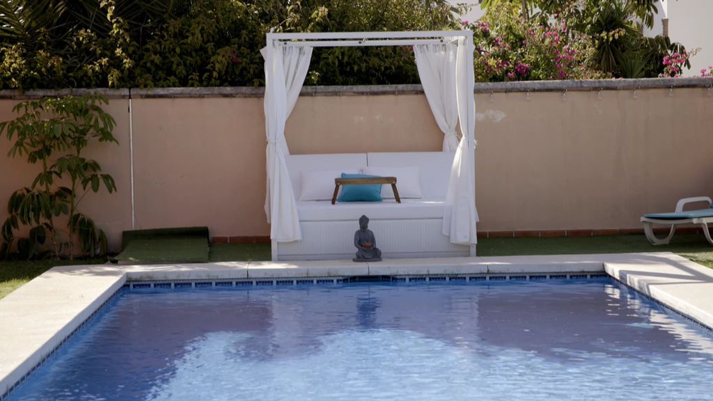 Foto a foto: El lujoso chalet donde Melody celebró su cena