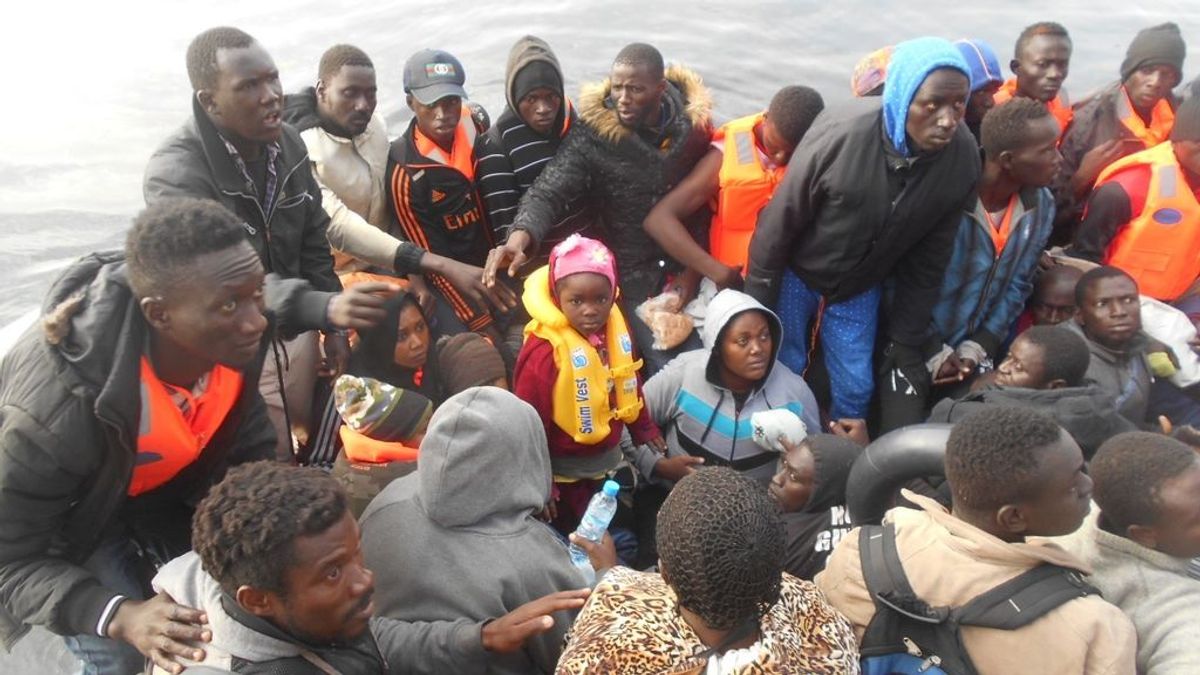 Más de 2.200 migrantes rescatados en lo que va de semana en la costa de Andalucía