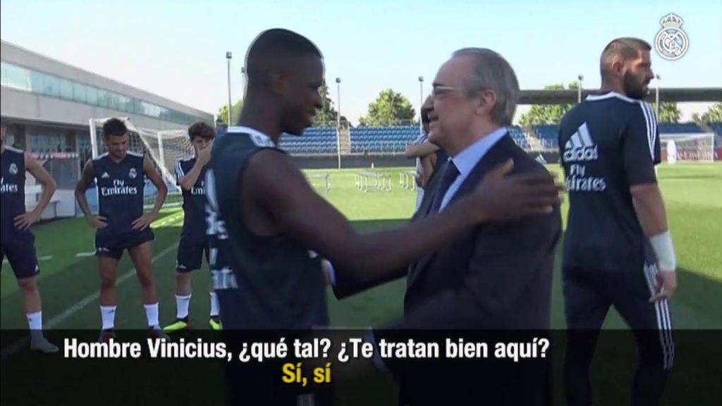 Florentino Pérez se preocupa por Vinicius y Odriozola: "¿Os tratan bien aquí?"