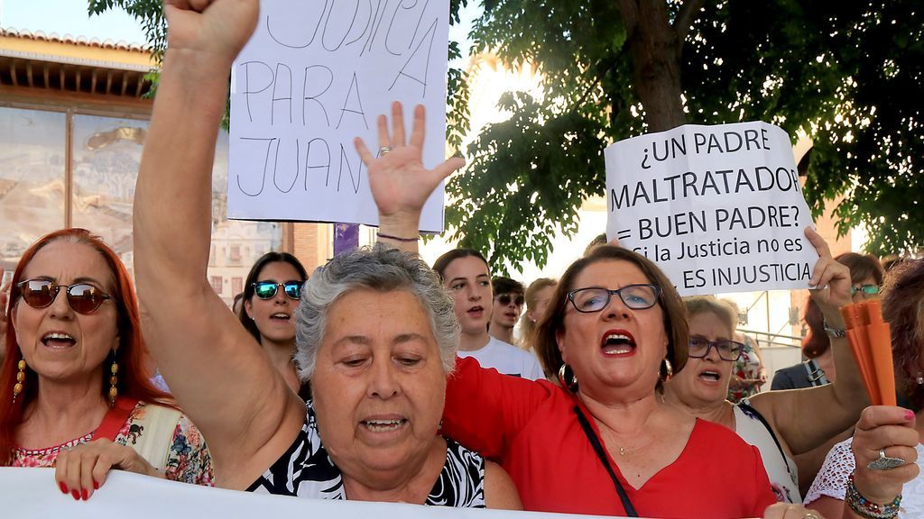Decenas de ciudades salen a la calle en protesta por la sentencia a Juana Rivas