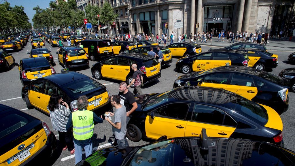 ÚLTIMA HORA: Fomento reunirá a las asociaciones del Taxi y a empresas de VTC la próxima semana