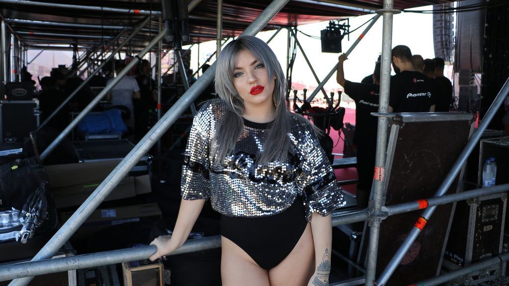 Karen Mendez derrocha personalidad y estilo antes de actuar en #CCME On The Beach