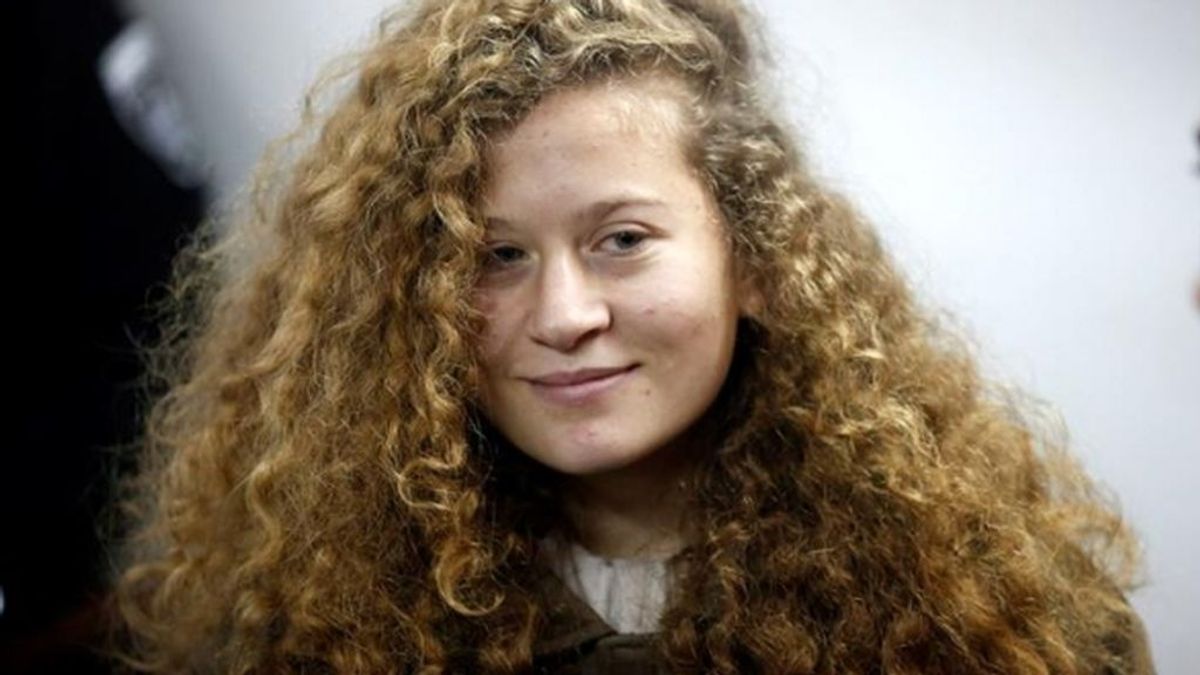 Ahed-Tamimi-de-17-años-compadece-ante-la-corte-militar-de-Ofer-en-Beitunia-Cisjordania-ocupada.-EFE-660x330