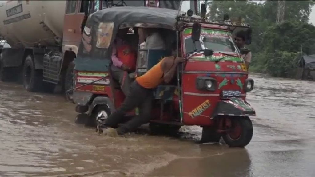 Las lluvias monzónicas golpean con fuerza el norte de la India