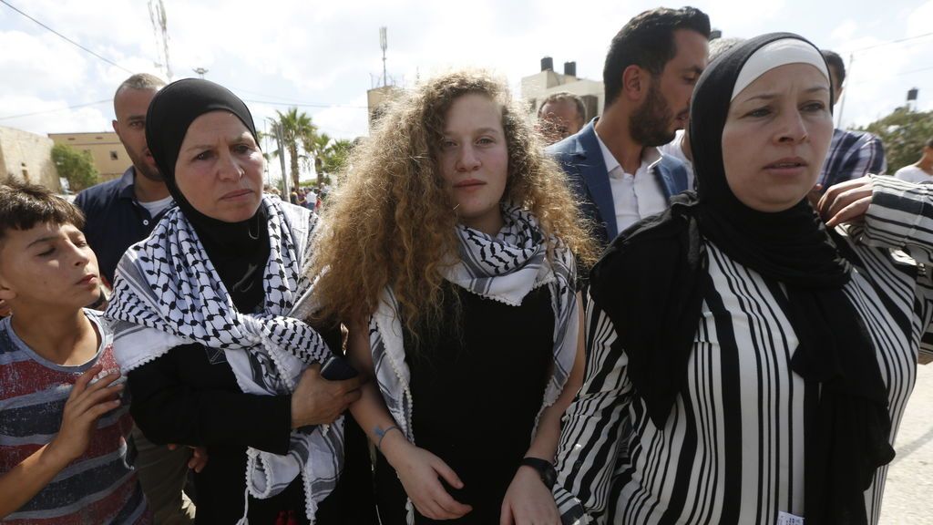 Sale de la cárcel la adolescente que se convirtió en icono de la resistencia palestina