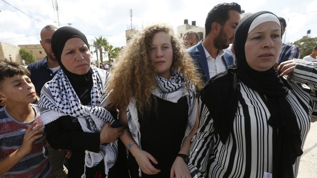 La adolescente que se ha convertido en un icono de la lucha palestina, sale de prisión