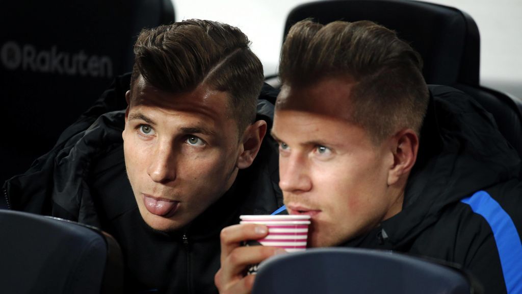 Lucas Digne para sus compañeros del Barcelona
