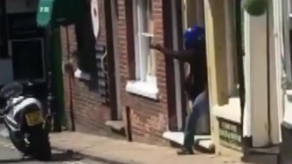 Valiente actuación de unos vecinos de Essex, Reino Unido, para detener a unos atracadores