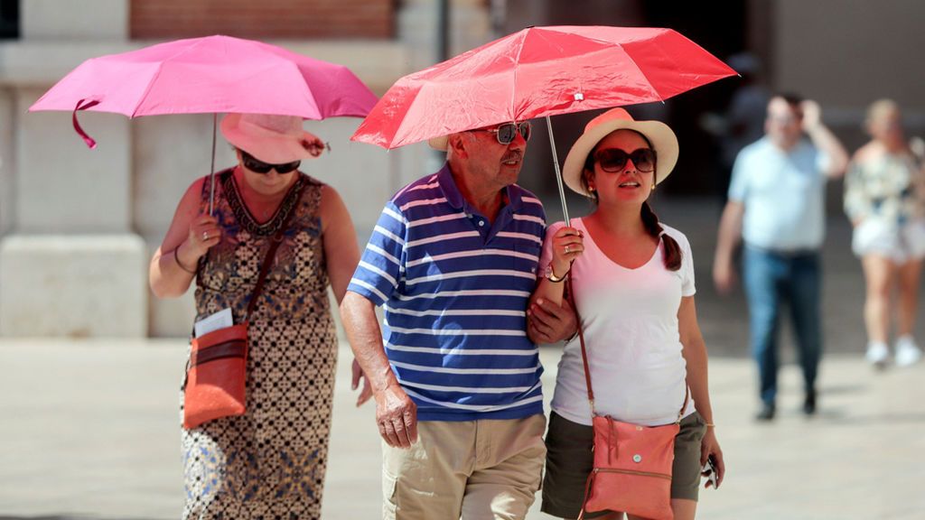 La primera ola de calor del verano activa la alerta roja por altísimas temperaturas