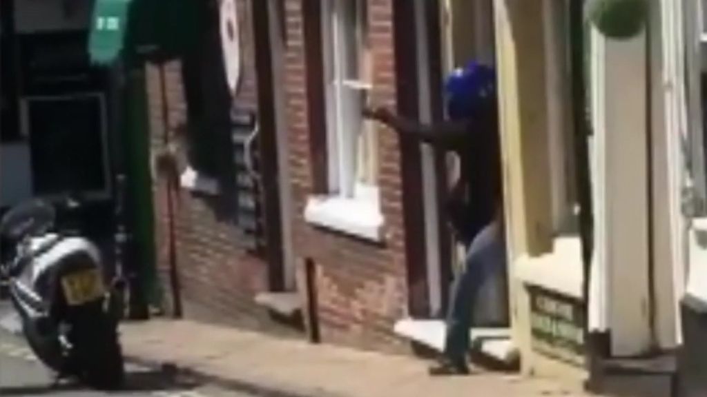 Valiente actuación de unos vecinos de Essex, Reino Unido, para detener a unos atracadores
