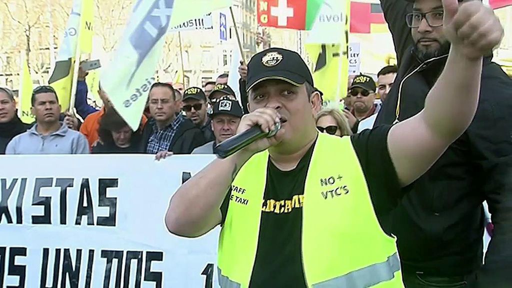 El líder de las movilizaciones de taxistas en Barcelona: "Si hay que cortar fronteras…  yo qué sé, qué vamos a hacer"