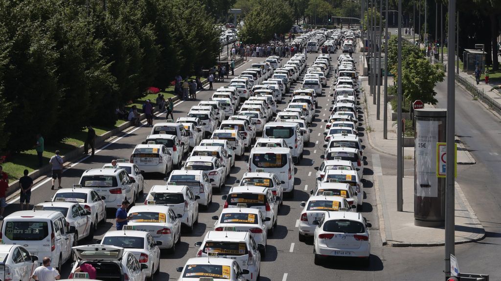 Los taxistas se reúnen con el Gobierno advirtiendo que están en "un punto sin retorno"