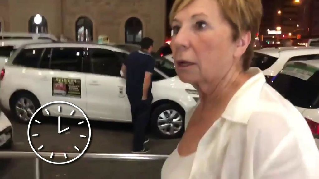 "¿Y cómo c*** llego yo a Torremolinos?": Celia Villalobos queda atrapada por la huelga de taxis