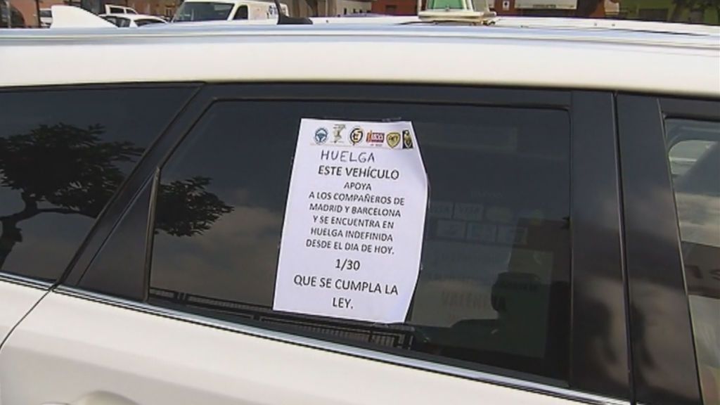 Miles de turistas afectados por la huelga de taxis