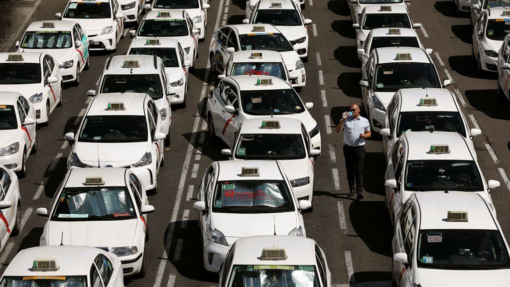 Los taxistas paralizan el corazón de las grandes capitales del país en otro día de protestas