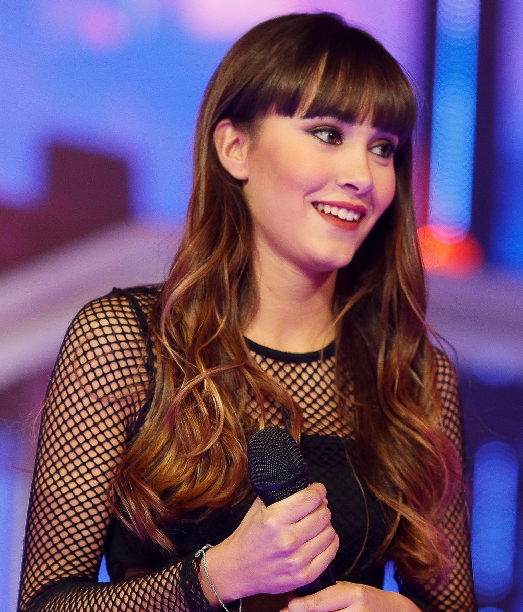 Aitana de negro