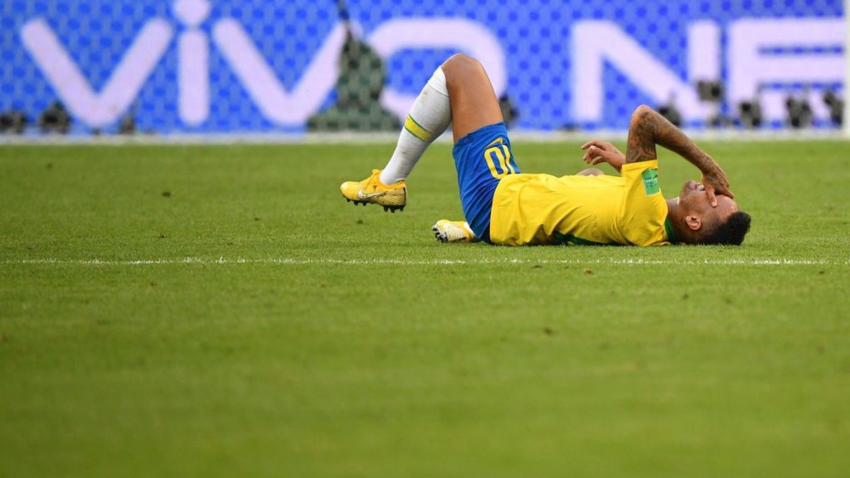 Neymar: "A veces exagero pero sufro mucho en el campo" Neymar: "A veces exagero pero sufro mucho en el campo"