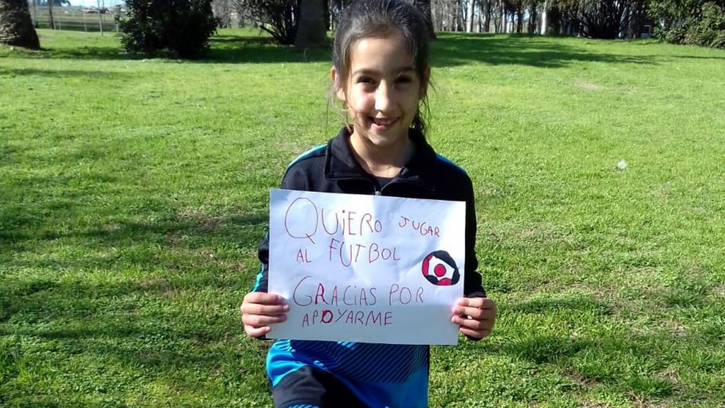 Tiene siete años y no la dejan jugar al fútbol en la liga de su pueblo por ser una chica