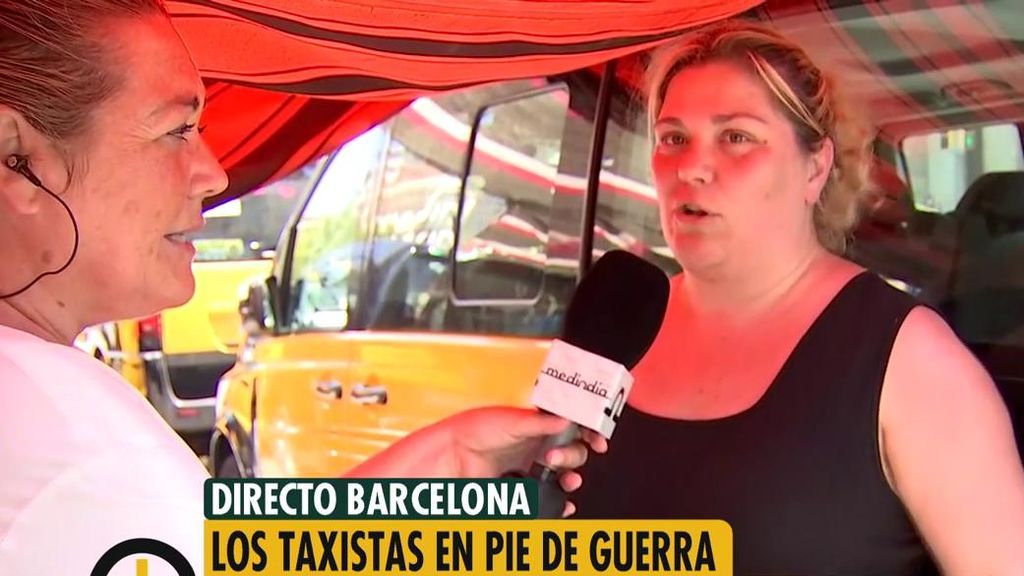 Los taxistas de Barcelona continúan acampados en Gran Vía: "Miramos por el futuro de nuestros hijos"