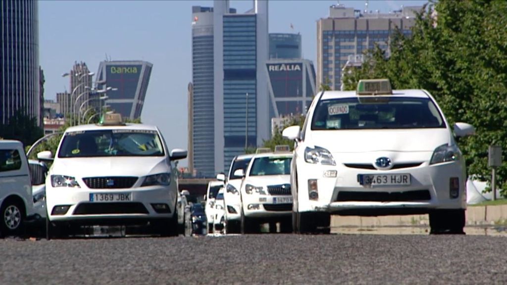 La ola de calor llega a la huelga de taxistas: así la afrontan