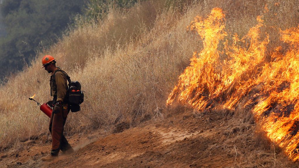 El incendio de California continúa extendiéndose: solo el 30% está controlado