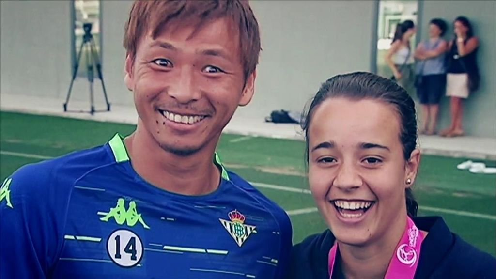 Del show de Joaquín a los ojos de Inui: El recibimiento del Betis a la campeona de europa Rosa Márquez