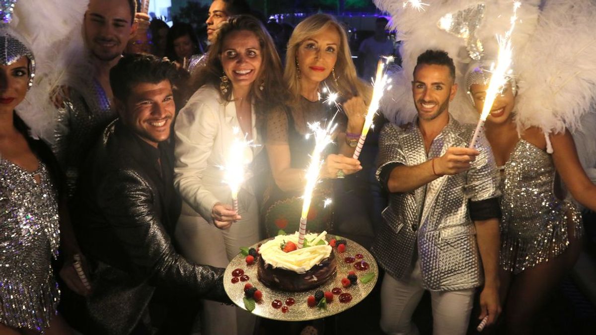 Carmen Lomana celebra sus 70 años rodeada de amigos en el festival StarLite de Marbella: “Mi mente no está para nada en esa edad”