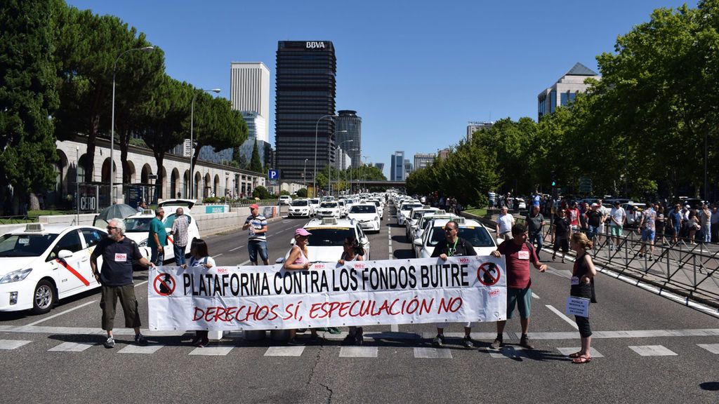 Los taxistas desconvocan la huelga después de que  Fomento  accediera a sus peticiones sobre las licencias de VTC